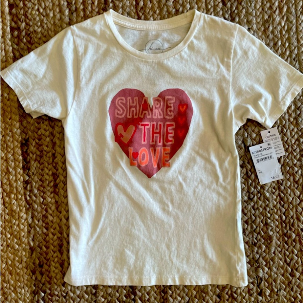 HiRes Shirt Juniors S Short Sleeve Tee Crew Share the Love Heart NWT